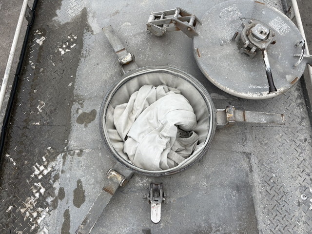 日野プロフィアバルク車（粉粒体運搬車）大型（10t）[写真12]