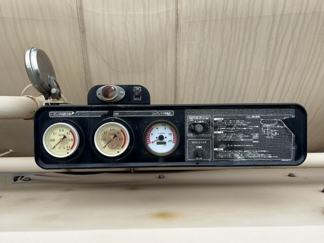 日野プロフィアバルク車（粉粒体運搬車）大型（10t）[写真20]