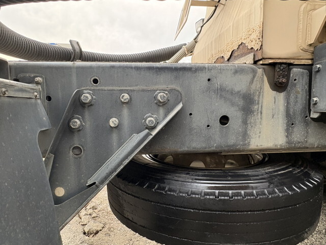 日野プロフィアバルク車（粉粒体運搬車）大型（10t）[写真24]