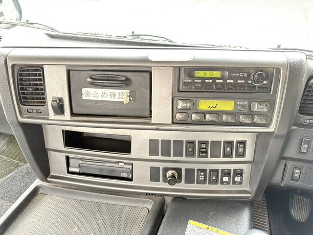 日野プロフィアバルク車（粉粒体運搬車）大型（10t）[写真29]