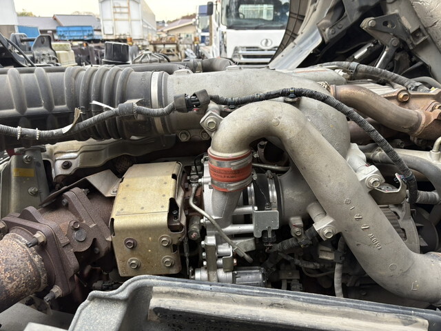 日野プロフィアバルク車（粉粒体運搬車）大型（10t）[写真32]