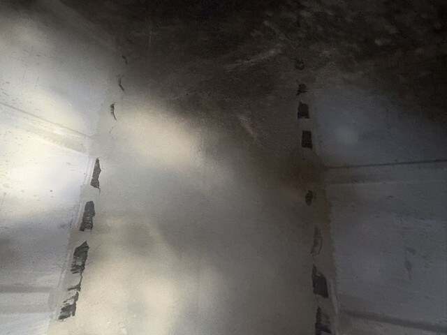 UDトラックスクオンバルク車（粉粒体運搬車）大型（10t）[写真12]