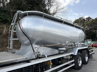 UDトラックスクオンバルク車（粉粒体運搬車）大型（10t）[写真14]