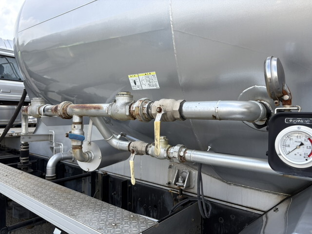 UDトラックスクオンバルク車（粉粒体運搬車）大型（10t）[写真16]