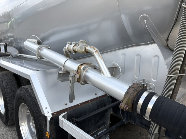 UDトラックスクオンバルク車（粉粒体運搬車）大型（10t）[写真17]