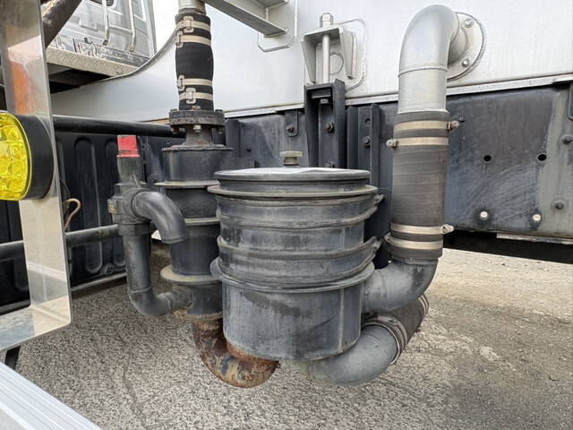 UDトラックスクオンバルク車（粉粒体運搬車）大型（10t）[写真19]