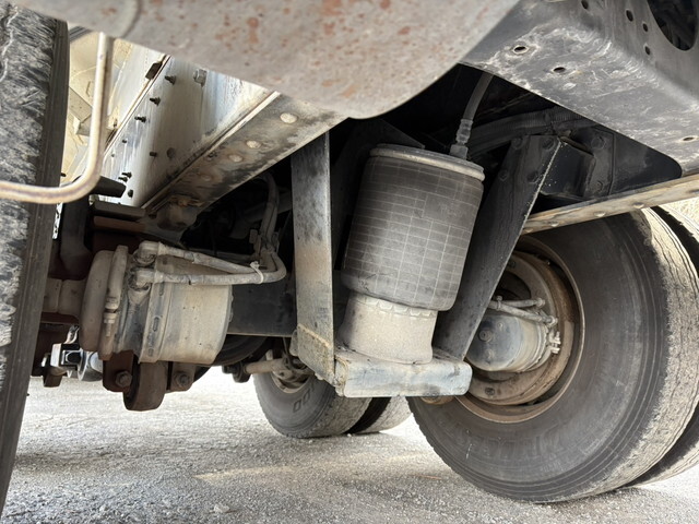UDトラックスクオンバルク車（粉粒体運搬車）大型（10t）[写真22]