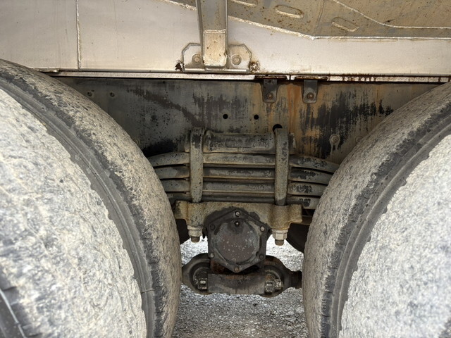 UDトラックスクオンバルク車（粉粒体運搬車）大型（10t）[写真23]