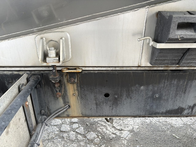 UDトラックスクオンバルク車（粉粒体運搬車）大型（10t）[写真24]