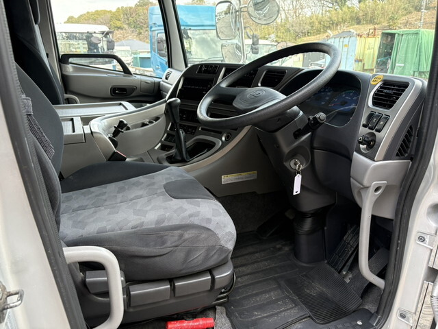 UDトラックスクオンバルク車（粉粒体運搬車）大型（10t）[写真25]