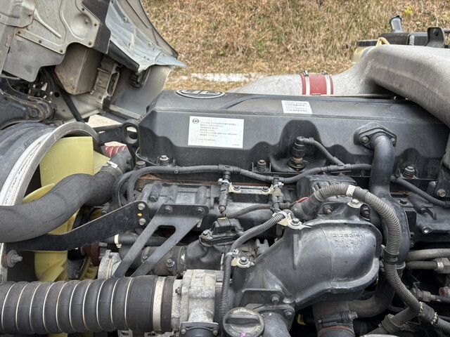 UDトラックスクオンバルク車（粉粒体運搬車）大型（10t）[写真32]