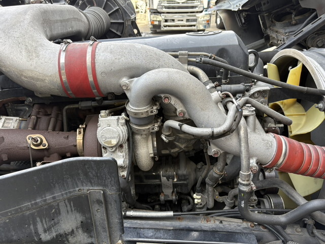 UDトラックスクオンバルク車（粉粒体運搬車）大型（10t）[写真34]