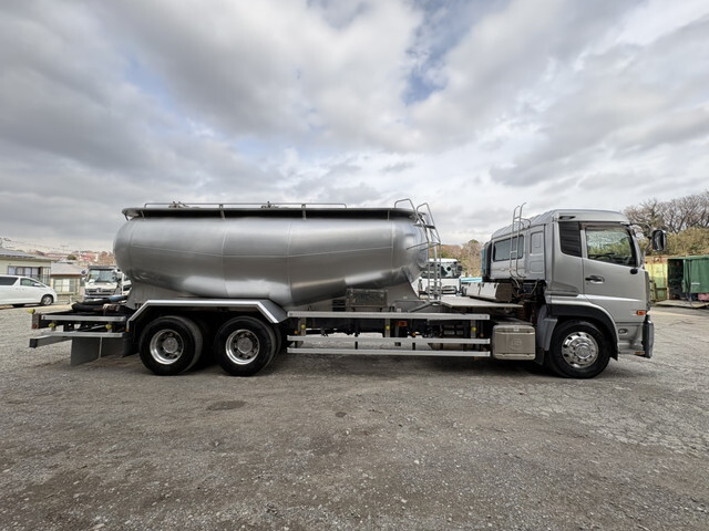 UDトラックスクオンバルク車（粉粒体運搬車）大型（10t）[写真07]