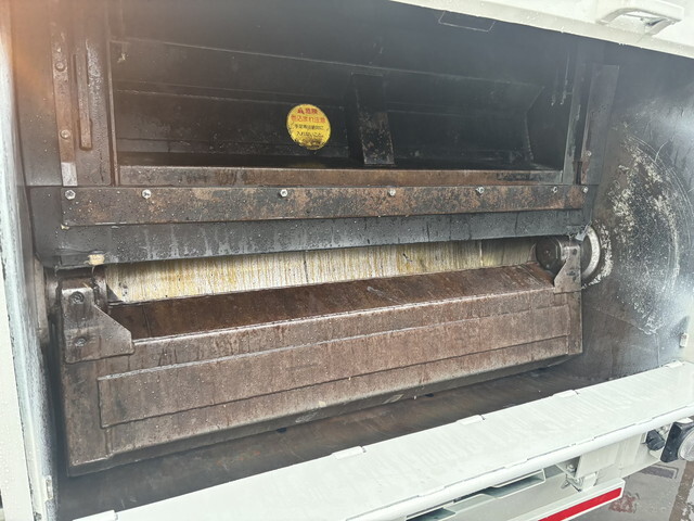 日野レンジャーパッカー車（塵芥車）中型（4t）[写真13]