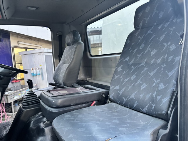 日野レンジャーパッカー車（塵芥車）中型（4t）[写真28]