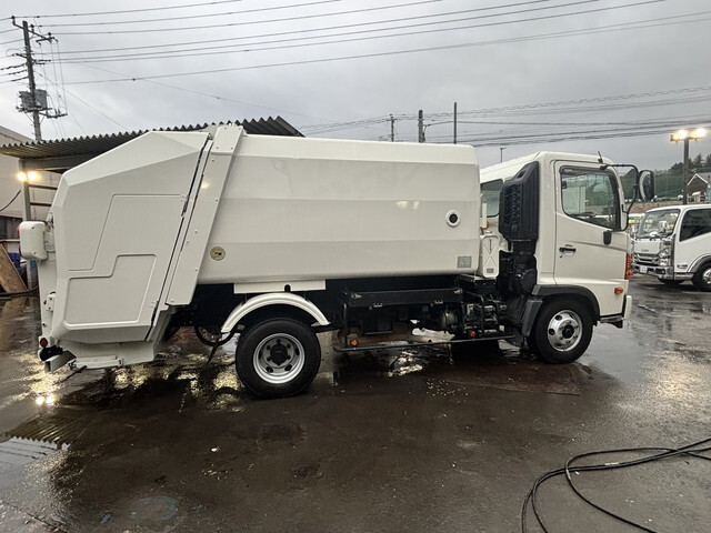 日野レンジャーパッカー車（塵芥車）中型（4t）[写真04]