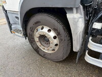 UDトラックスクオントレーラーヘッド（トラクターヘッド）大型（10t）[写真12]