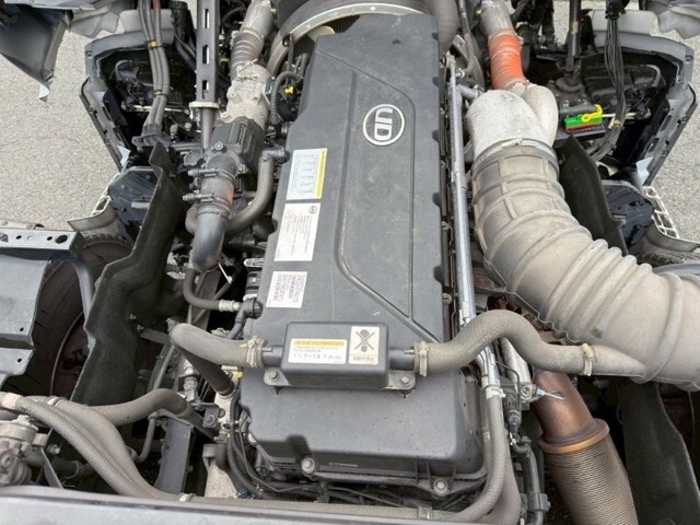 UDトラックスクオントレーラーヘッド（トラクターヘッド）大型（10t）[写真15]