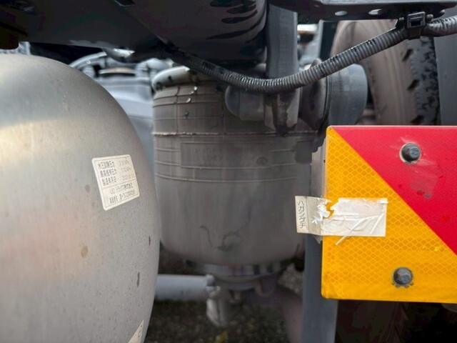 UDトラックスクオントレーラーヘッド（トラクターヘッド）大型（10t）[写真06]