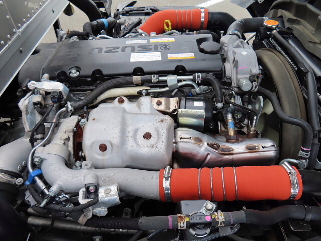 いすゞエルフアルミバン小型（2t・3t）[写真15]