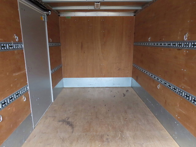 いすゞエルフアルミバン小型（2t・3t）[写真28]