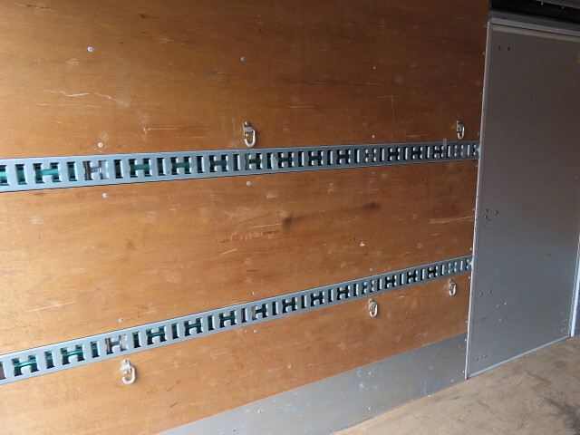 いすゞエルフアルミバン小型（2t・3t）[写真30]