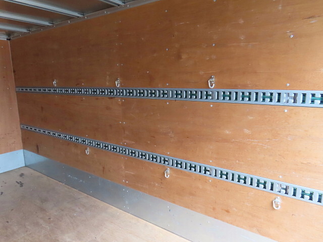 いすゞエルフアルミバン小型（2t・3t）[写真31]