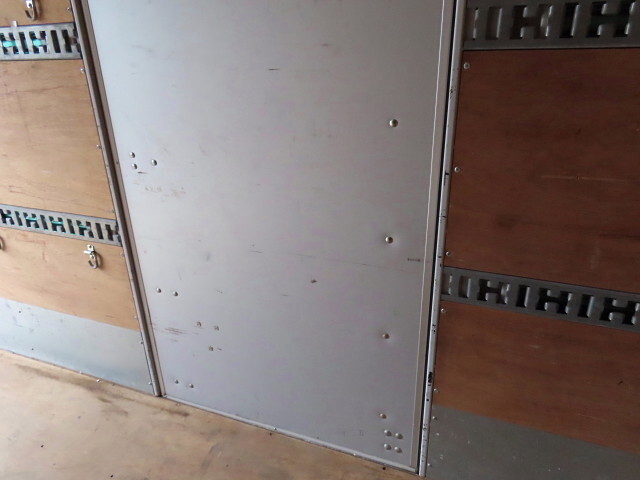 いすゞエルフアルミバン小型（2t・3t）[写真33]