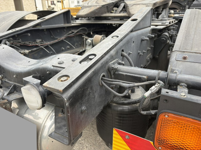 UDトラックスクオントレーラーヘッド（トラクターヘッド）大型（10t）[写真15]