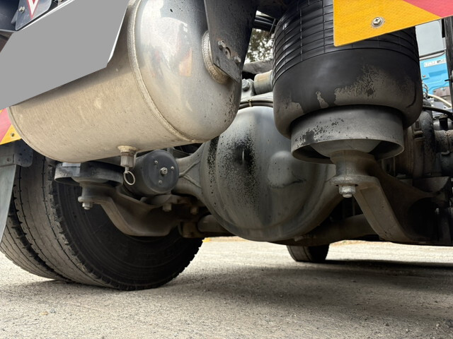 UDトラックスクオントレーラーヘッド（トラクターヘッド）大型（10t）[写真16]