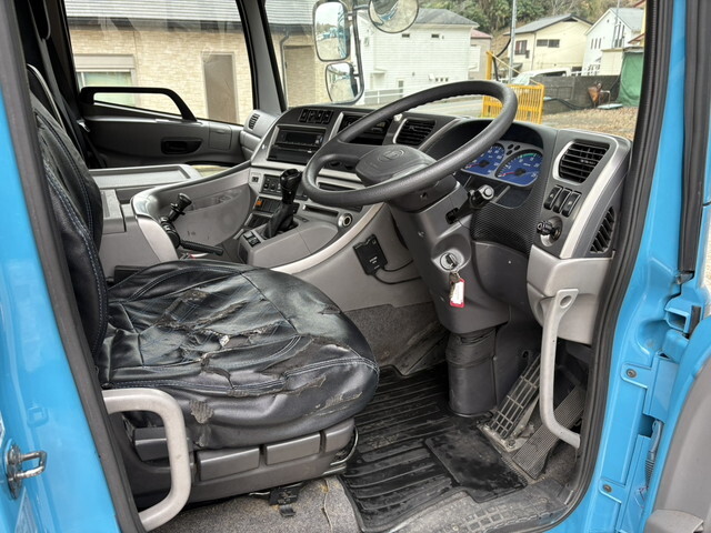 UDトラックスクオントレーラーヘッド（トラクターヘッド）大型（10t）[写真19]