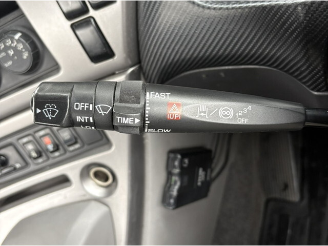 UDトラックスクオントレーラーヘッド（トラクターヘッド）大型（10t）[写真25]