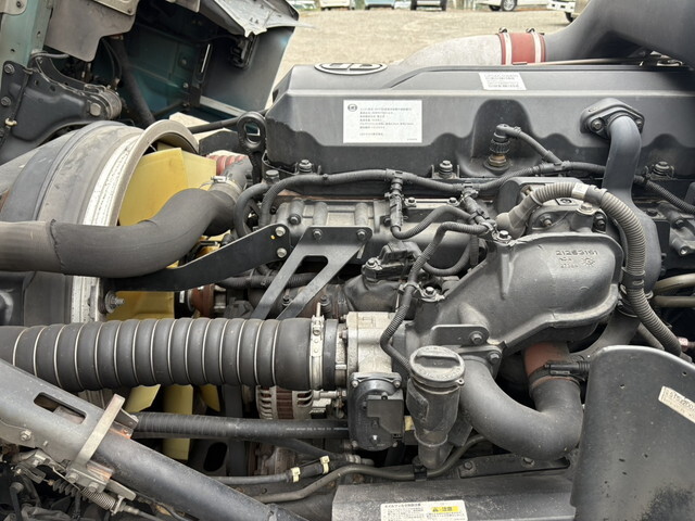 UDトラックスクオントレーラーヘッド（トラクターヘッド）大型（10t）[写真26]