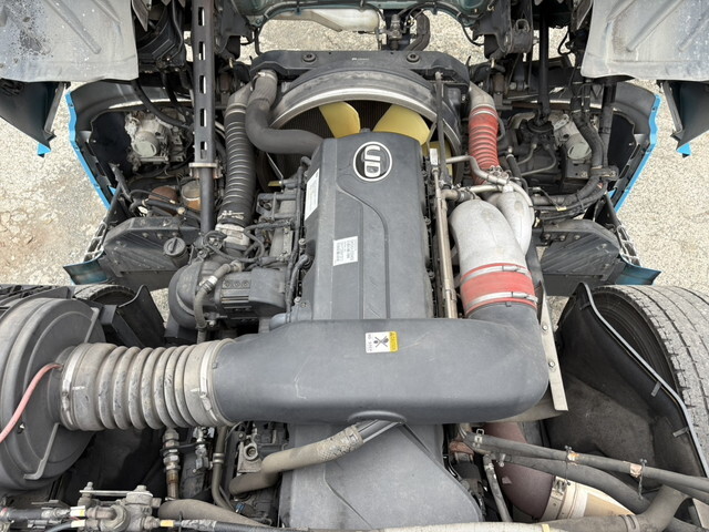 UDトラックスクオントレーラーヘッド（トラクターヘッド）大型（10t）[写真27]