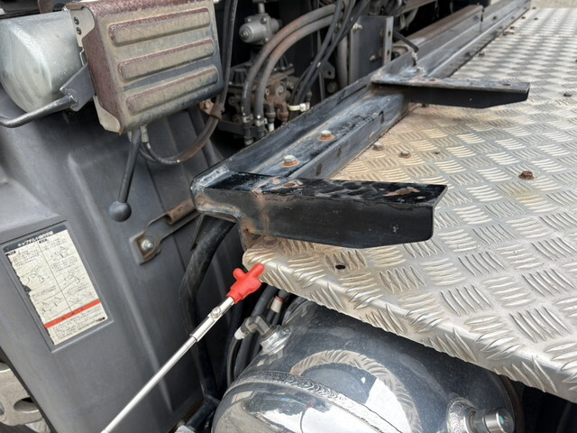 UDトラックスクオントレーラーヘッド（トラクターヘッド）大型（10t）[写真37]