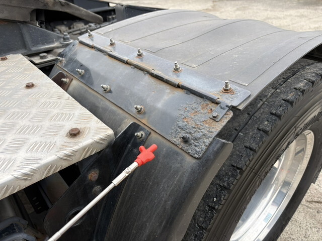 UDトラックスクオントレーラーヘッド（トラクターヘッド）大型（10t）[写真38]