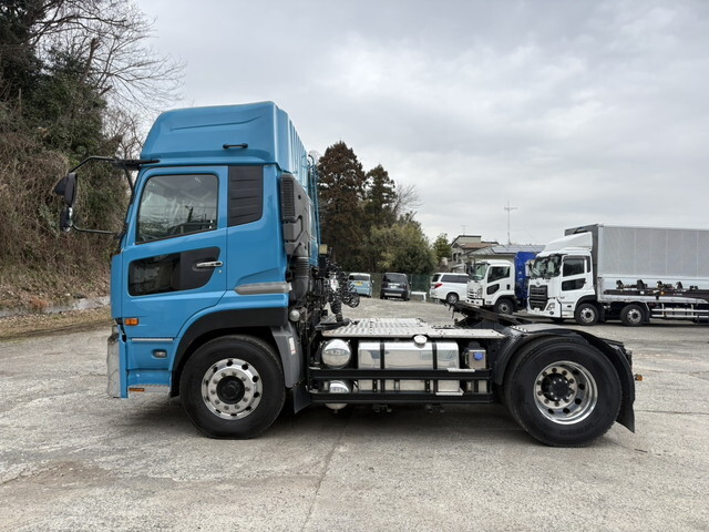 UDトラックスクオントレーラーヘッド（トラクターヘッド）大型（10t）[写真05]