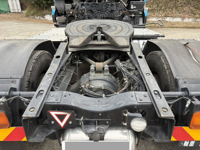 UDトラックスクオントレーラーヘッド（トラクターヘッド）大型（10t）[写真08]