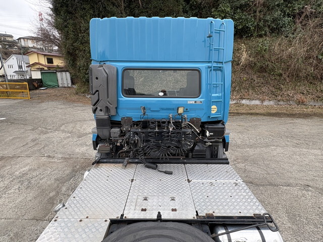 UDトラックスクオントレーラーヘッド（トラクターヘッド）大型（10t）[写真09]