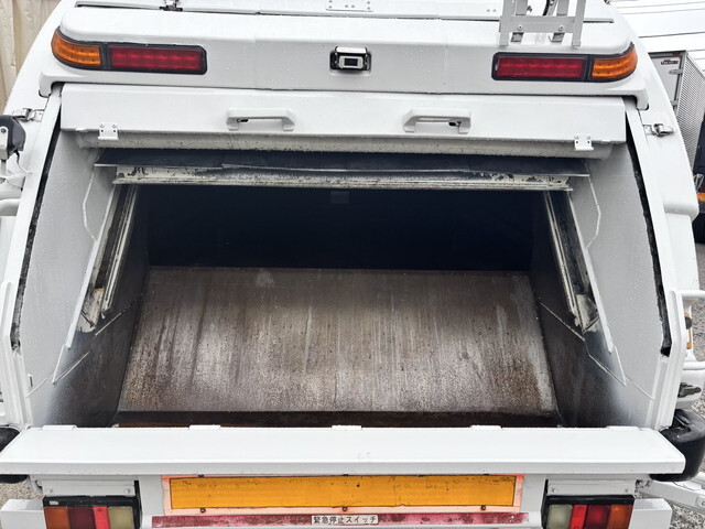 いすゞエルフパッカー車（塵芥車）小型（2t・3t）[写真10]