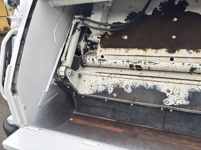 いすゞエルフパッカー車（塵芥車）小型（2t・3t）[写真13]