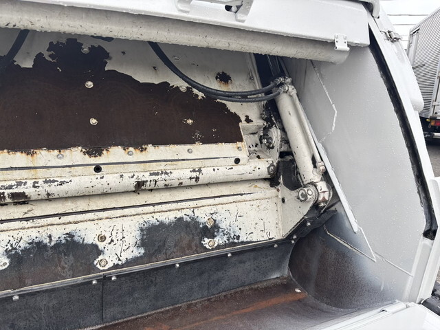 いすゞエルフパッカー車（塵芥車）小型（2t・3t）[写真14]