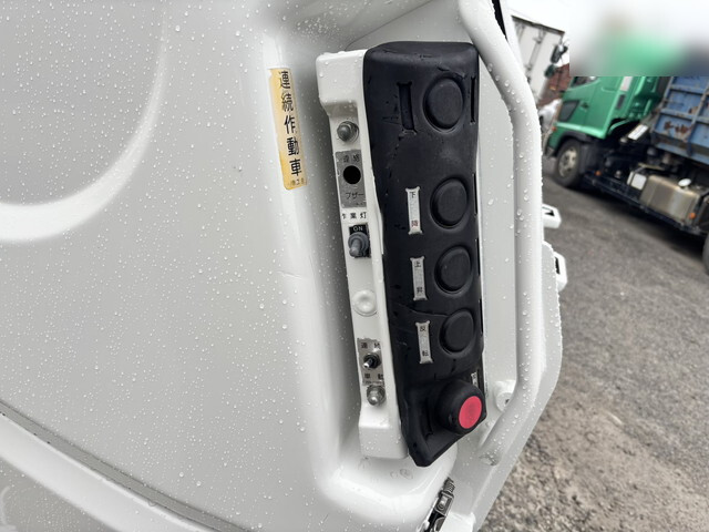 いすゞエルフパッカー車（塵芥車）小型（2t・3t）[写真09]