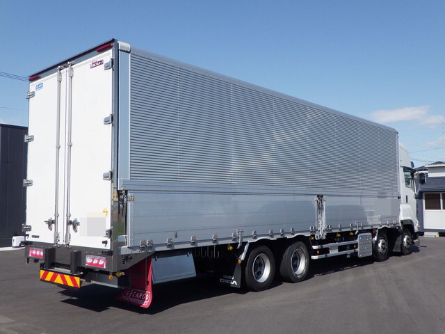 いすゞギガアルミウイング大型（10t）[写真02]