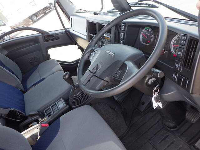 いすゞフォワードクレーン4段中型（4t）[写真13]