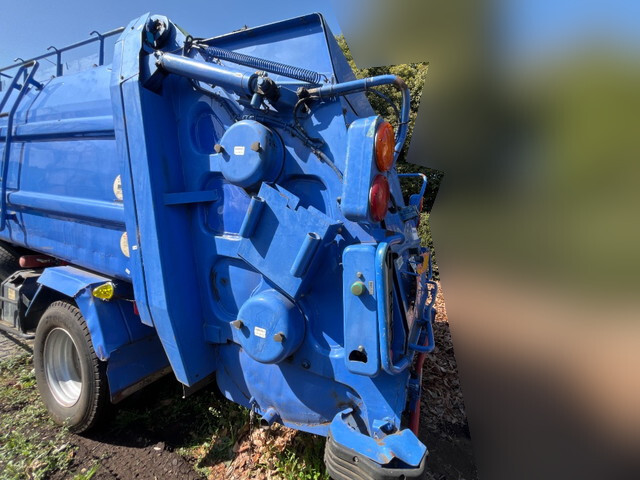 いすゞエルフパッカー車（塵芥車）小型（2t・3t）[写真08]