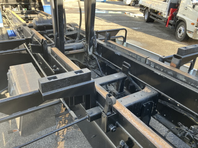 いすゞギガダンプ大型（10t）[写真17]