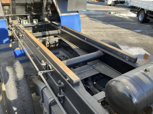 いすゞギガダンプ大型（10t）[写真18]