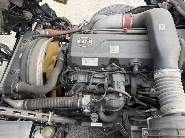 UDトラックスクオントレーラーヘッド（トラクターヘッド）大型（10t）[写真10]