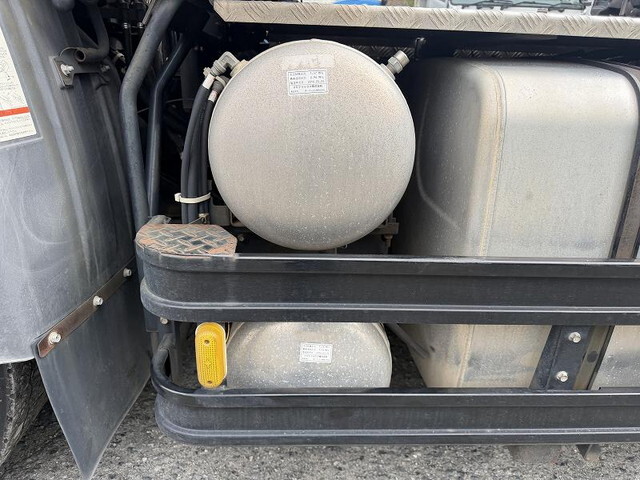 UDトラックスクオントレーラーヘッド（トラクターヘッド）大型（10t）[写真15]